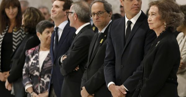 Foto: Pedro Sánchez, junto a la reina Sofía y el 'president', Quim Torra, en el funeral de Montserrat Caballé. (Reuters)