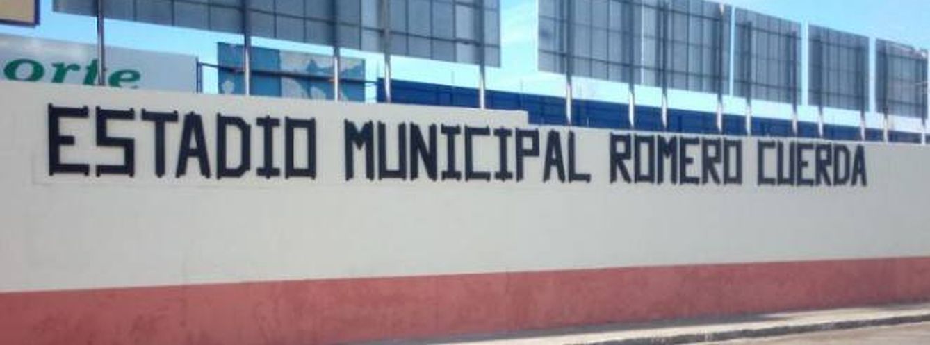 Algunos aficionados reivindican la denominación de Romero Cuerda para el actual estadio con pintadas