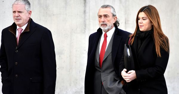 Foto: Pablo Crespo (i) y Correa, en su llegada a uno de los juicios de la trama Gürtel. (EFE)