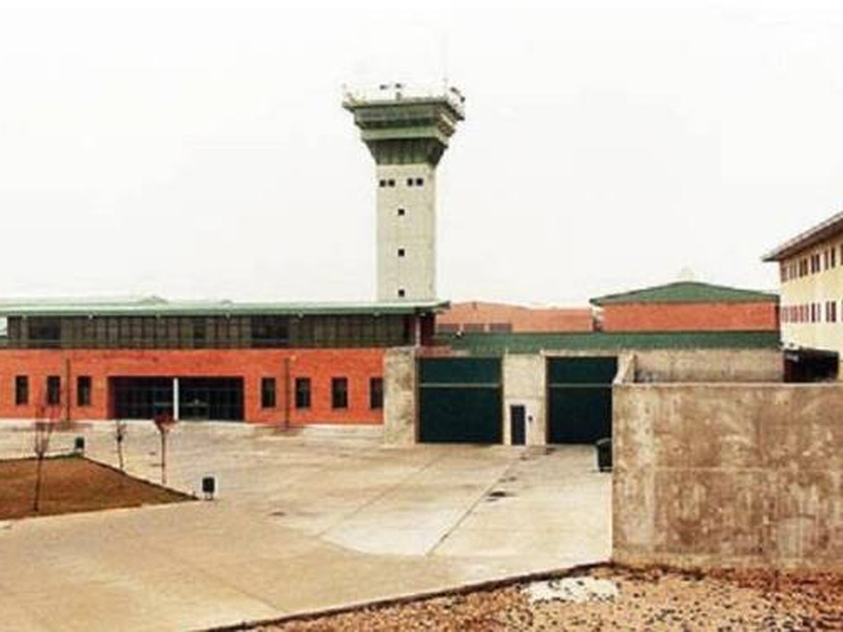 Foto: Exterior del centro penitenciario La Moraleja, en Dueñas (Palencia).