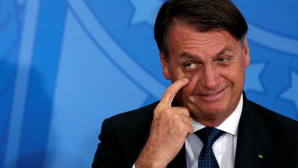 Brasil suma ya casi 200.000 muertes y Bolsonaro dice no haber cometido errores 
