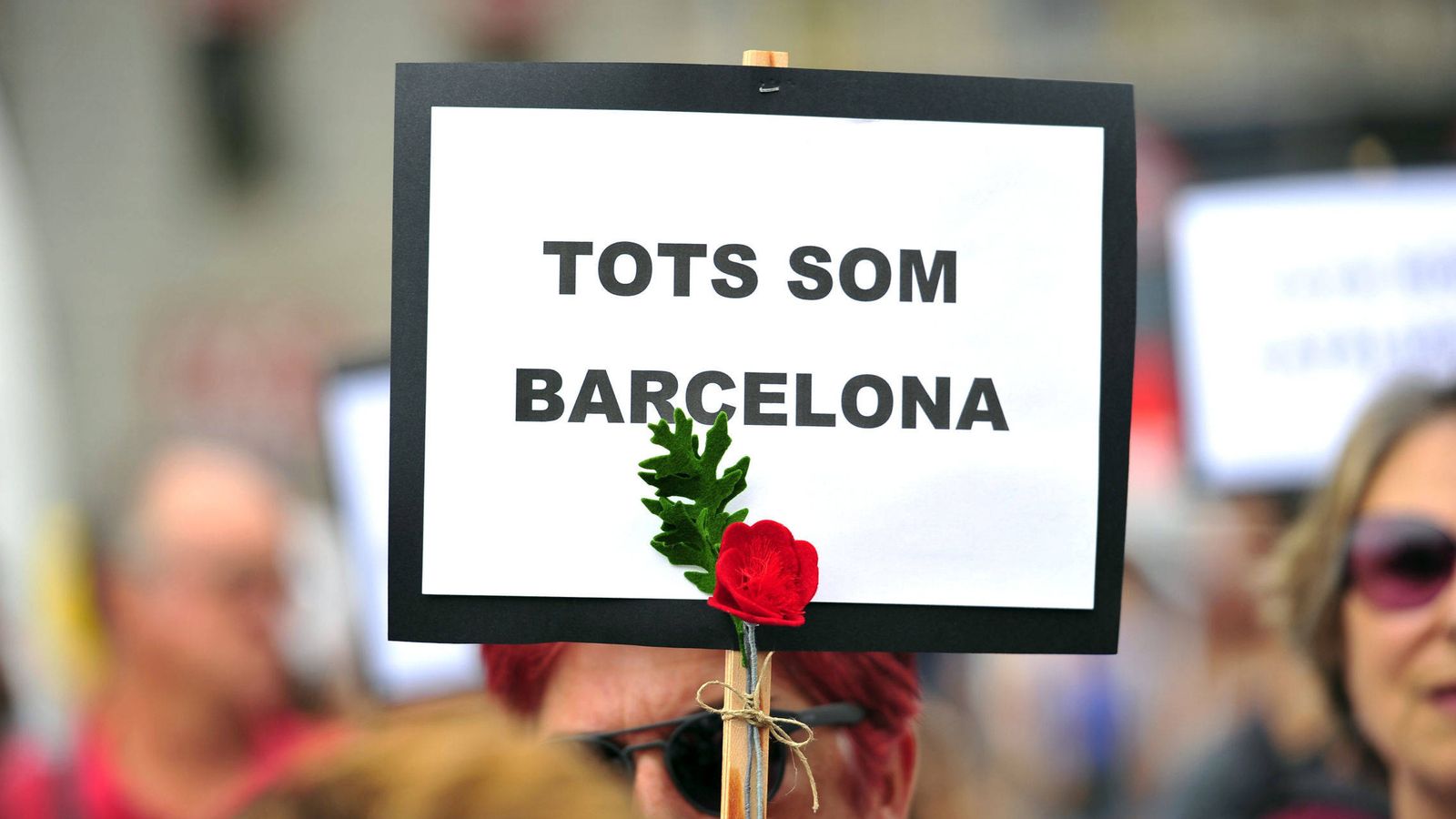 Foto: Mensaje de apoyo tras los atentados en Barcelona. (EFE)