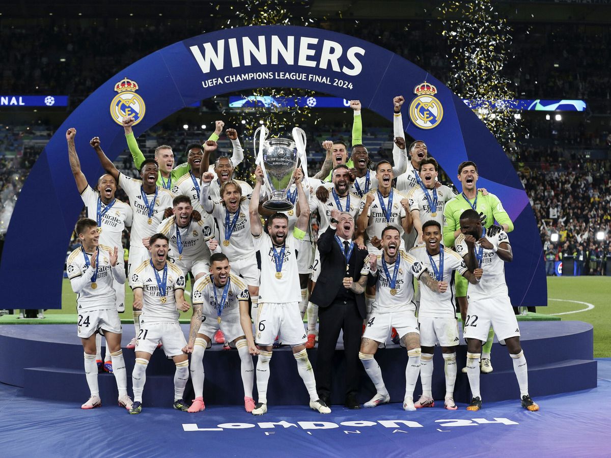 Foto: El Real Madrid levanta la 'Decimoquinta'. (Phil Duncan/DPPI/AFP7)