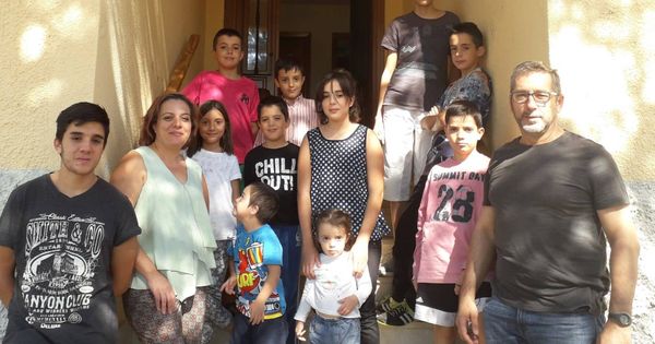 Foto: La familia Jiménez Peral, con 11 de sus 16 hijos. (Claudia Borasteros)