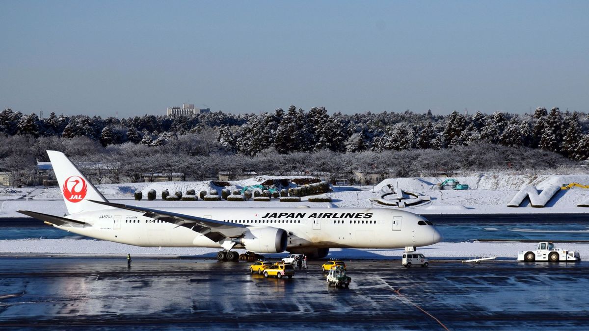 Japón cancela más de 370 vuelos por la llegada de un supertifón