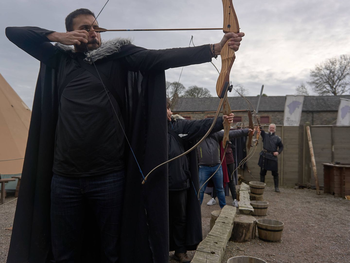 Tiro con arco, una de las actividades del tour de Invernalia. (A.F.L)