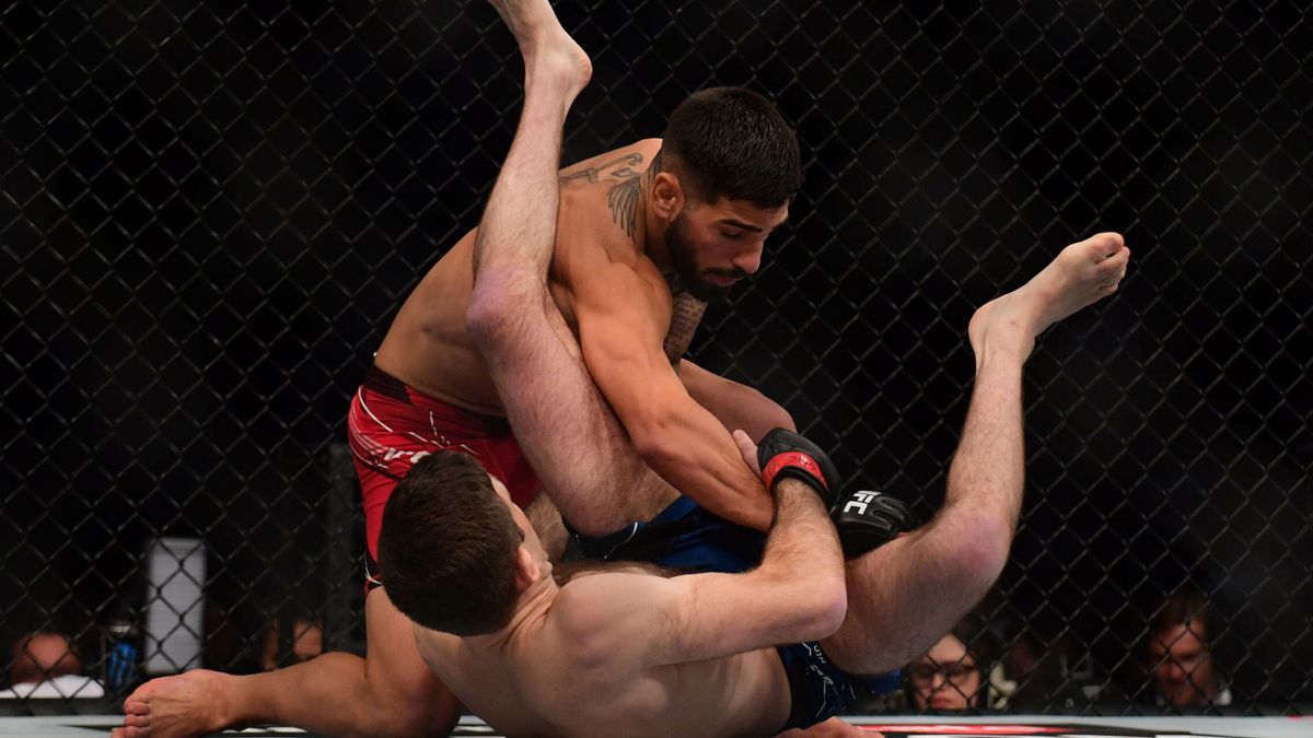 UFC 264: Ilia Topuria descifra a Ryan Hall y sitúa a España en primera plana de las MMA