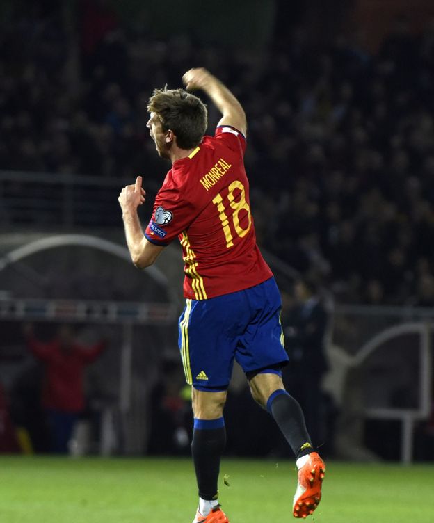 Foto: Monreal le marcó a Macedonia en noviembre su único gol como internacional. (EFE)