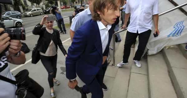 Foto: Modric, a la entrada del tribunal donde se produjo el juicio contra Mamic. (EFE)