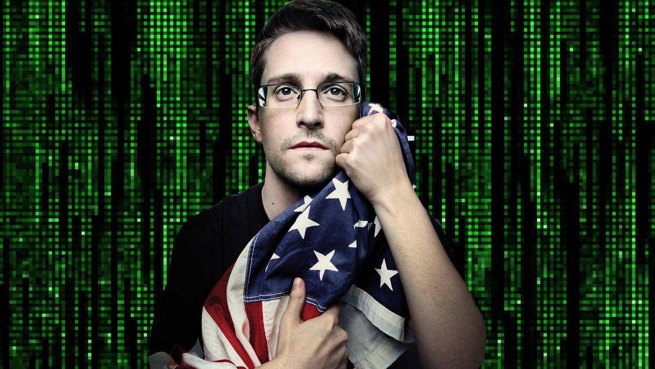 Edward Snowden en un fotomontaje de El Confidencial