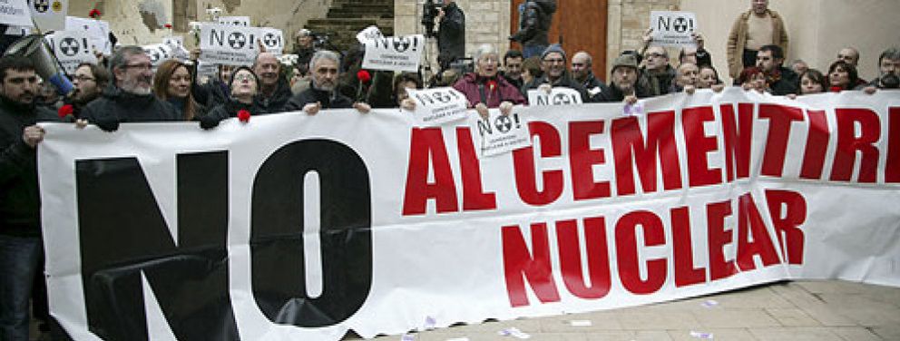 Foto: Los socios de Montilla pactan con Greenpeace “acciones conjuntas” contra el almacén de Ascó