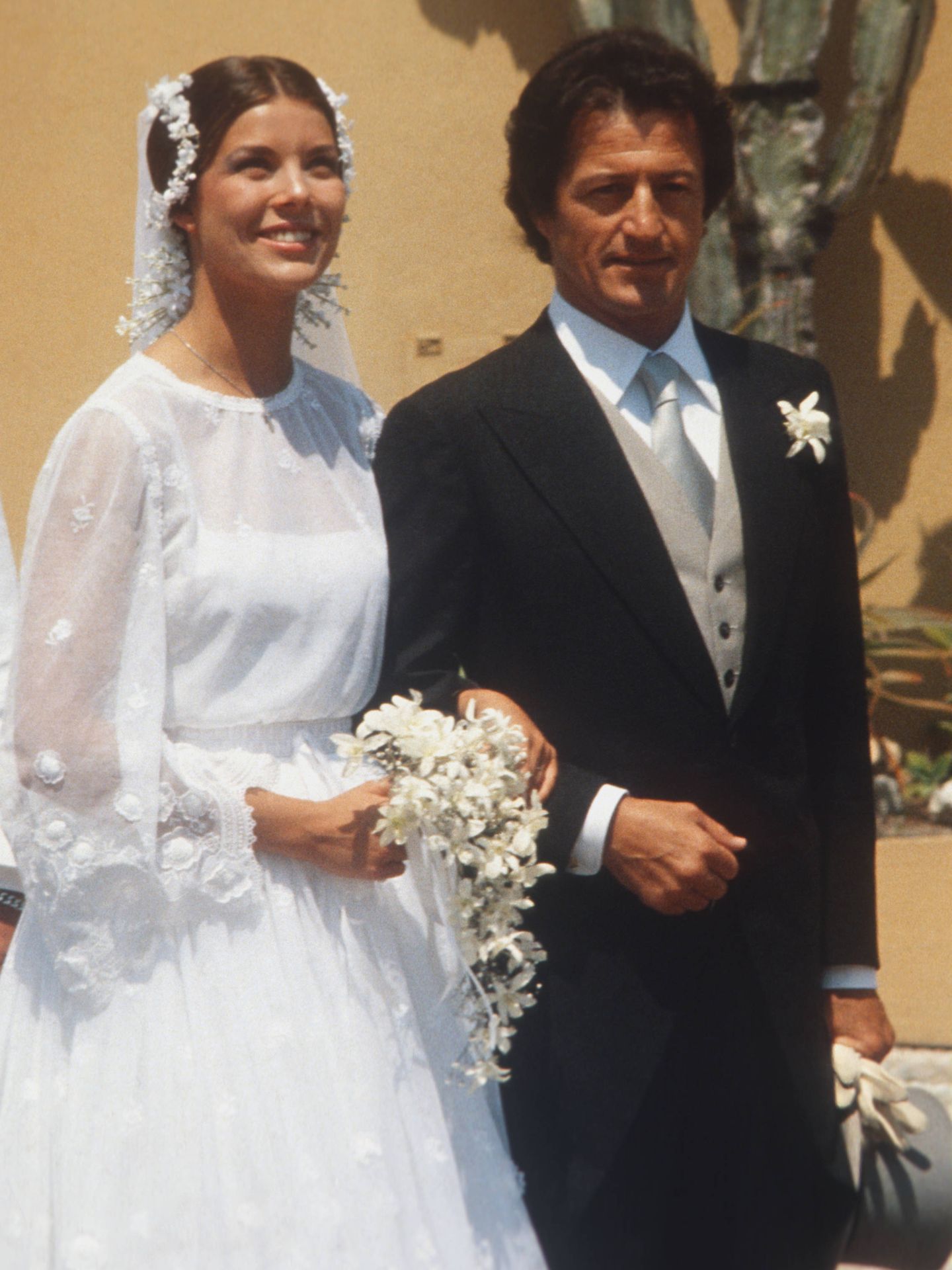 Carolina de Mónaco y Philippe Junot, en el día de su boda. (Getty)