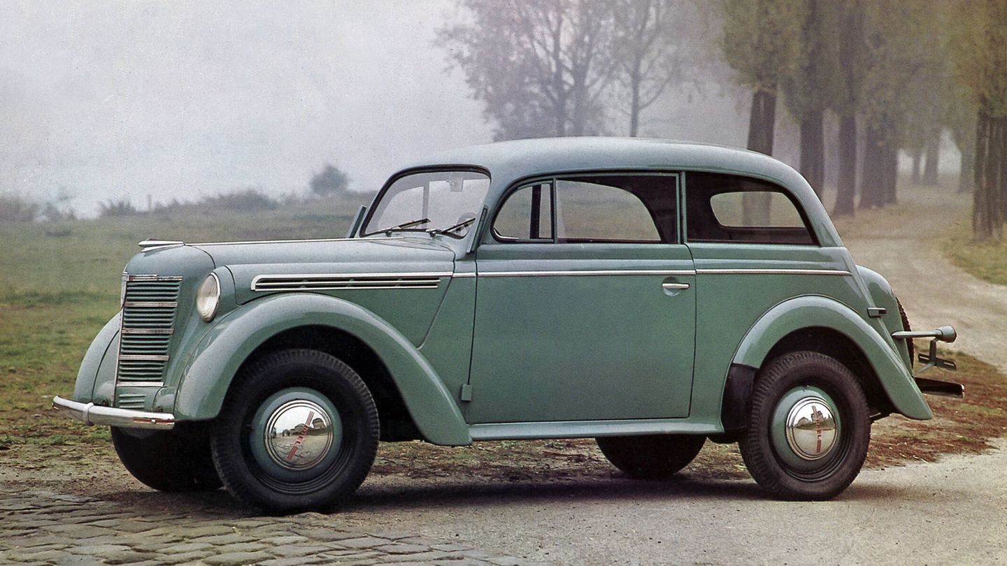 En la imagen, un Kadett Limousine de 1938. Los faros integrados y su carrocería monocasco eran algunos de sus grandes avances.