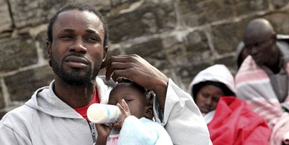 Foto: Trece inmigrantes subsaharianos siguen atrapados en un islote español