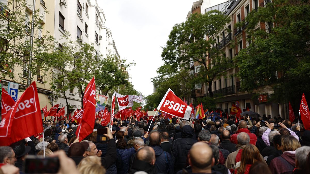Pedro Sánchez y su posible dimisión, en directo | El PSOE convierte su Comité Federal en un gran mitin de apoyo a Sánchez para evitar su dimisión