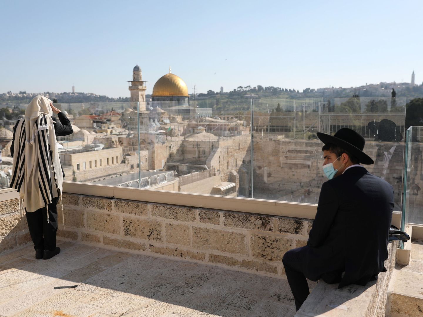 Judíos ortodoxos rezan en Jerusalén. (EFE)