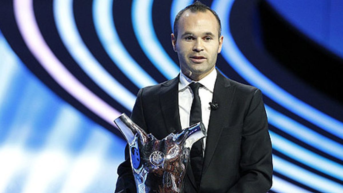 Iniesta, elegido mejor jugador en Europa 2011-12 por la UEFA