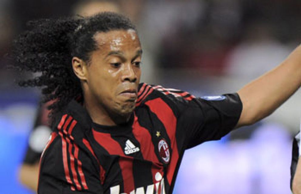 Foto: Ronaldinho no descarta su salida del Milan