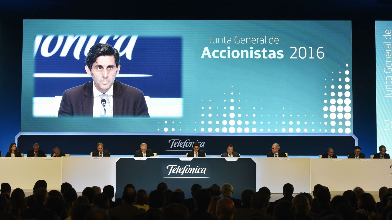 Foto: El presidente de Telefonica, José María Álvarez-Pallete (c), durante su intervención en la junta general de accionistas. (EFE)