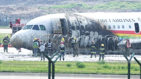 Más de 40 heridos tras incendiarse un avión en una pista de despegue en China 