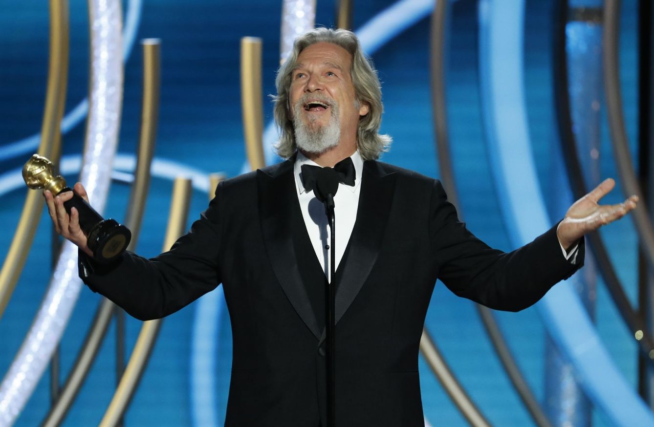 Jeff Bridges recoge su premio Cecil B. DeMille. (Reuters)
