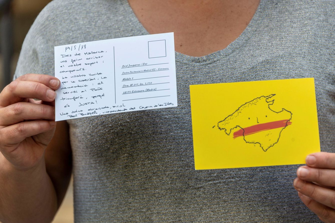 Campaña de Més per Mallorca para enviar postales a los políticos catalanes presos. (EFE)