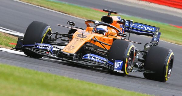 Foto: Carlos Sainz al volante del McLaren en Silverstone. (EFE)