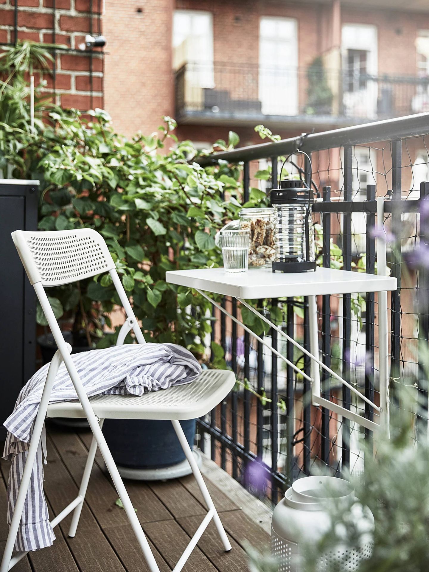 Estas mesas de exterior de Ikea son ideales para balcones pequeños. (Cortesía)