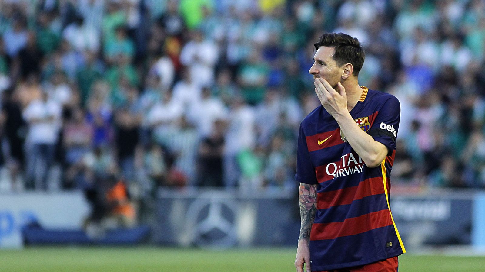 Foto: Messi, durante el partido contra el Betis (EFE)
