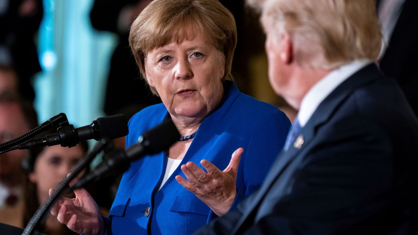 Foto: El presidente estadounidense, Donald Trump (dcha), y la canciller alemana, Angela Merkel (izda), atienden una rueda de prensa conjunta durante su encuentro en Washington. (EFE)