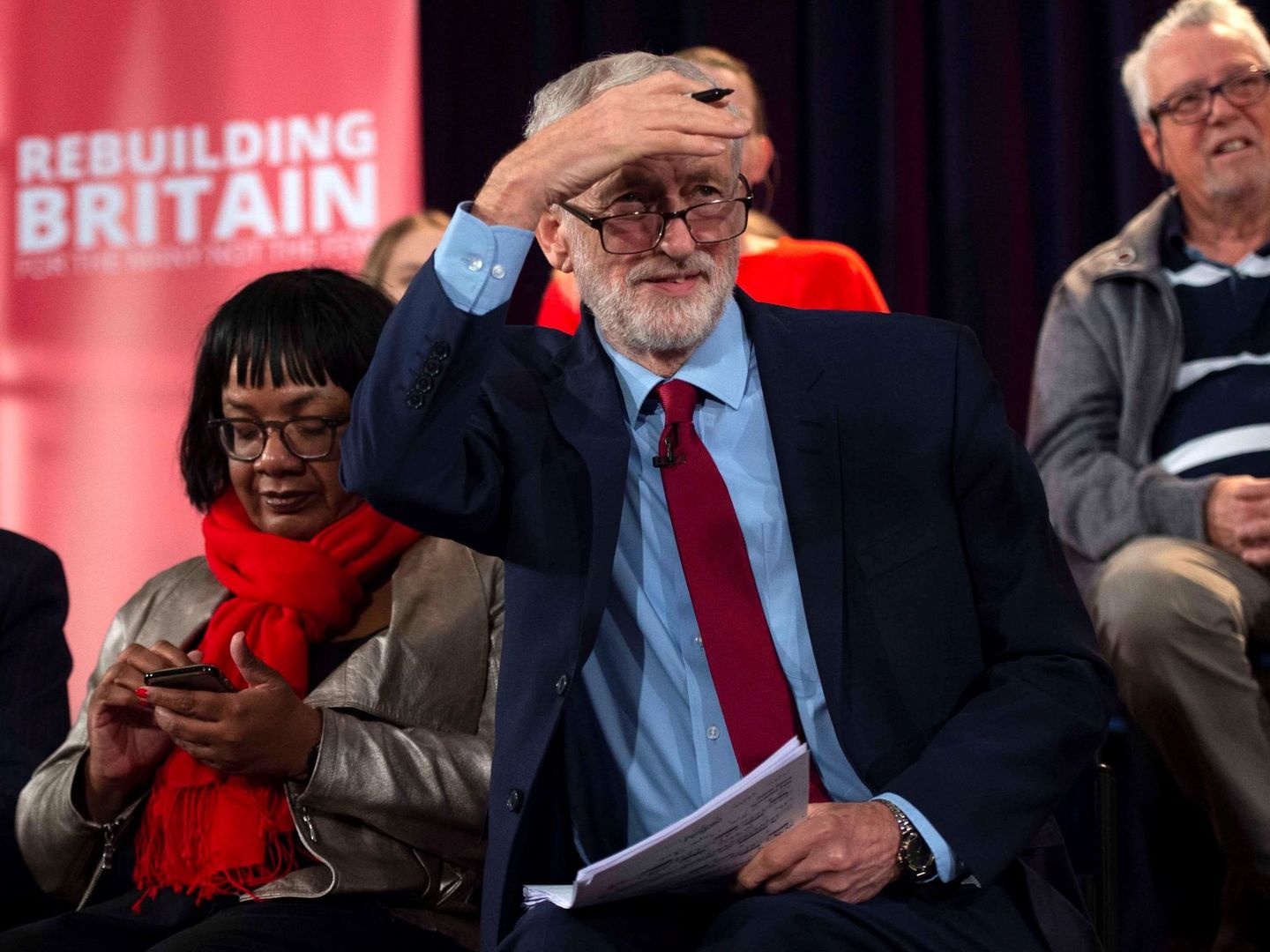 El líder del Partido Laborista británico, Jeremy Corbyn, ofrece un discurso en Hastings (Reino Unido) hoy, 17 de enero de 2019. (EFE)