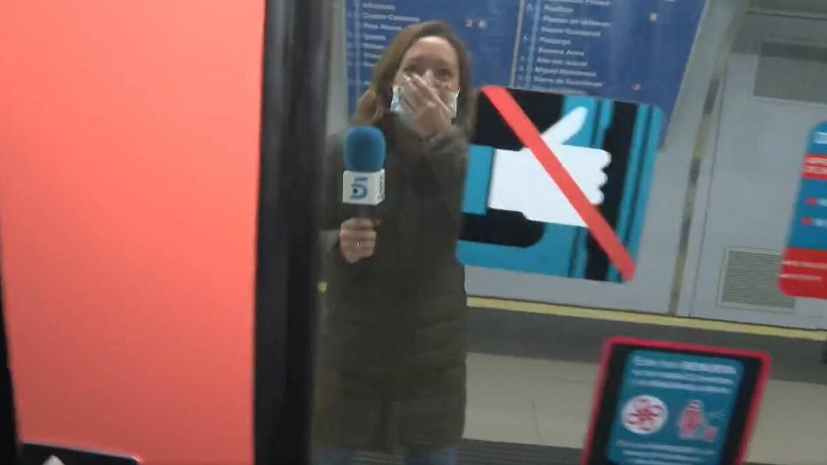 El curioso vídeo (no emitido) que una reportera de Telecinco grabó en el metro de Madrid