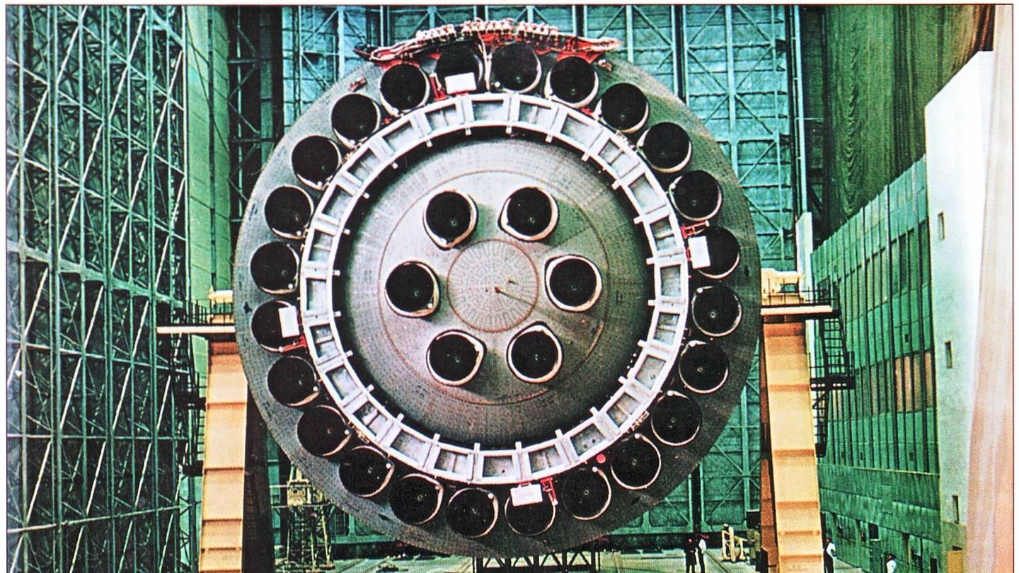 Vista de los motores del N-1 soviético.