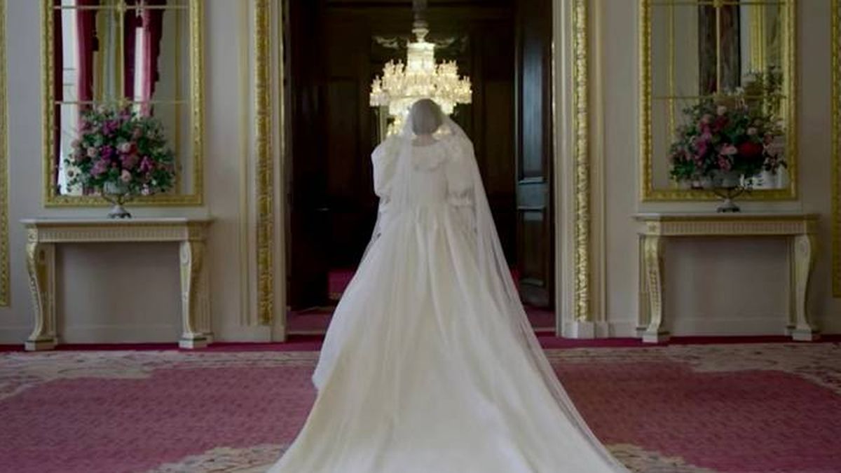 Emma Corrin ('The Crown') y el icónico vestido de novia de la princesa Diana