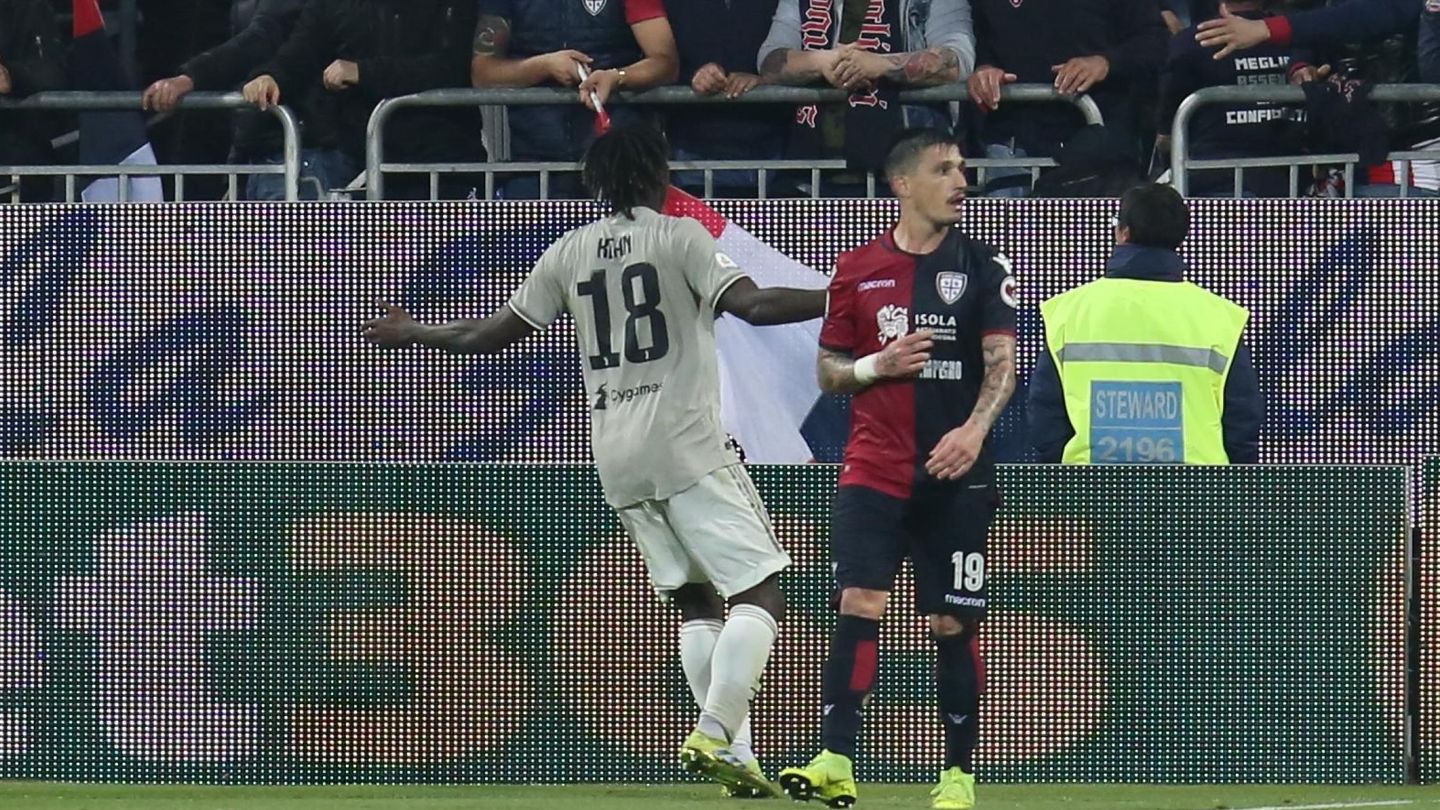 Tras marcar el segundo gol de la Juventus, Kean se plantó ante los aficionados del Cagliari que le estaban insultando. (EFE)