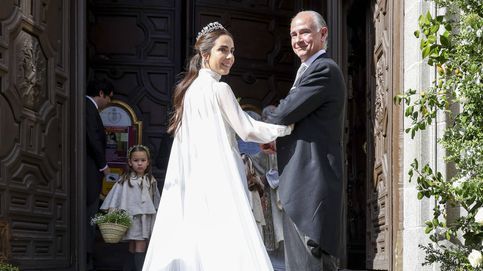 Noticia de El vestido de novia y las invitadas a la boda de Miguel Fierro Corsini y Teresa Revuelta en Madrid: tiaras, tocados y joyas 