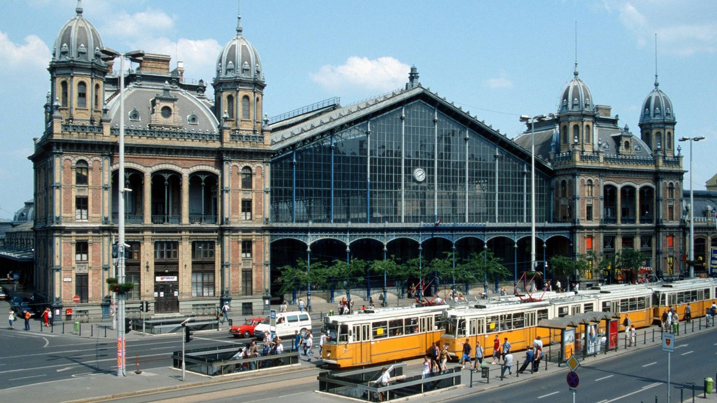  Estación de tren de Nyugati de Budapest. (Wikipedia/Herbert Ortner)