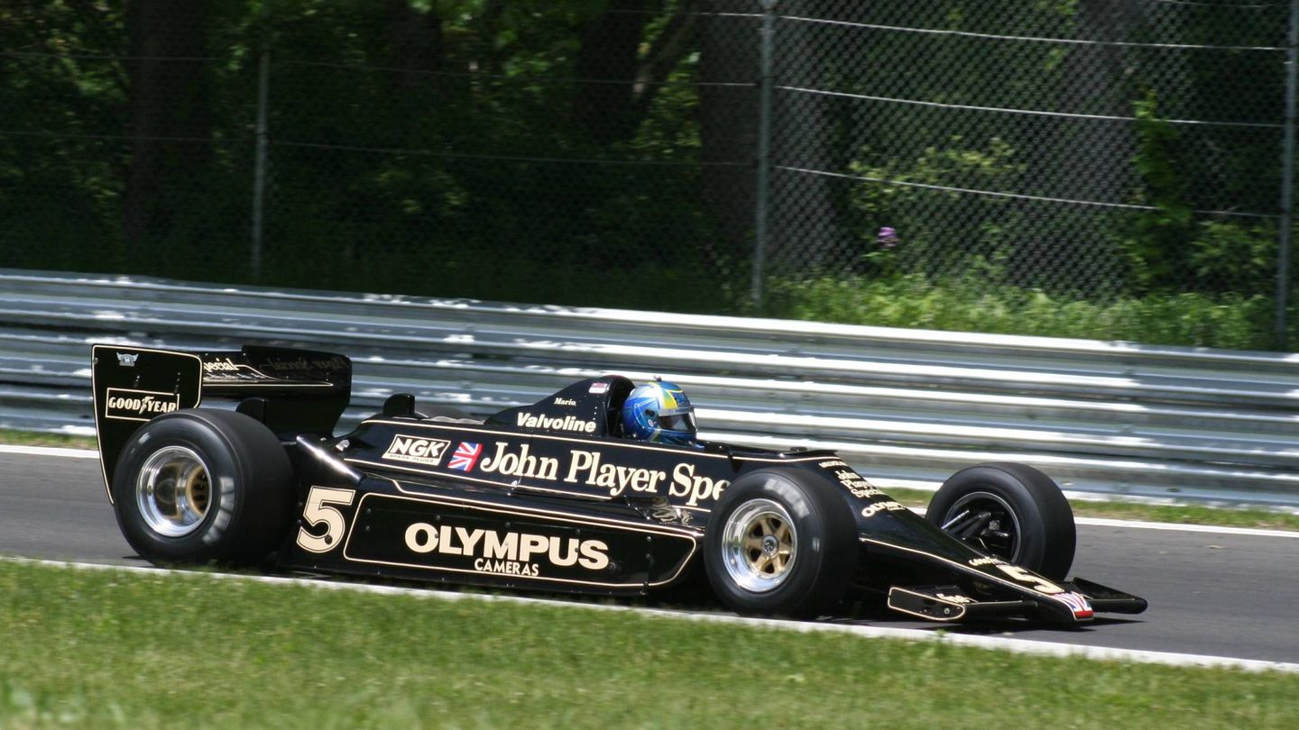 El Lotus 79 destaca por su elegancia y líneas modernas. (Reuters/Patrick Chiminck)