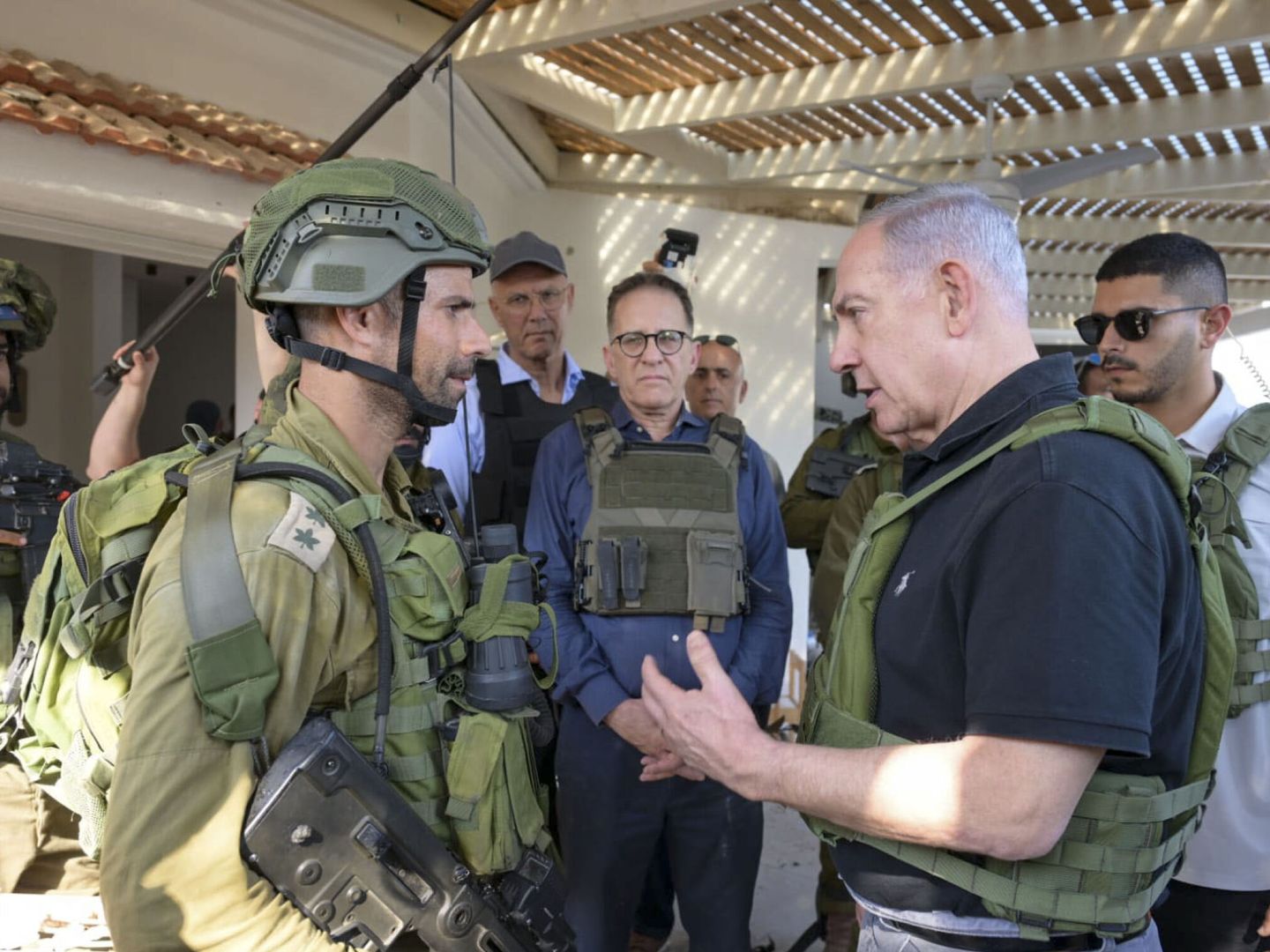 Netanyahu visita a las tropas este sábado. (EFE/Avi Ohayon)