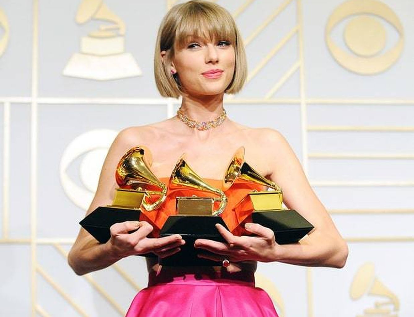 Taylor Swift con sus tres Grammys (Gtres)