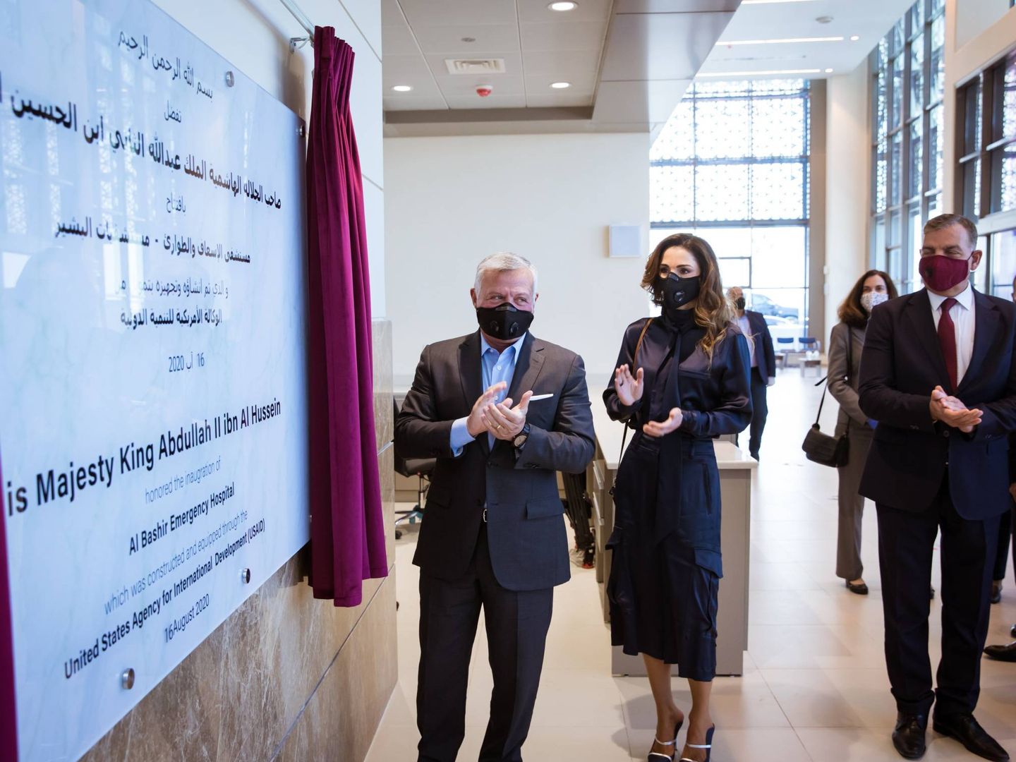 Rania y Abdalá en la inauguración del nuevo área del hospital. (Casa Hachemita de Jordania)