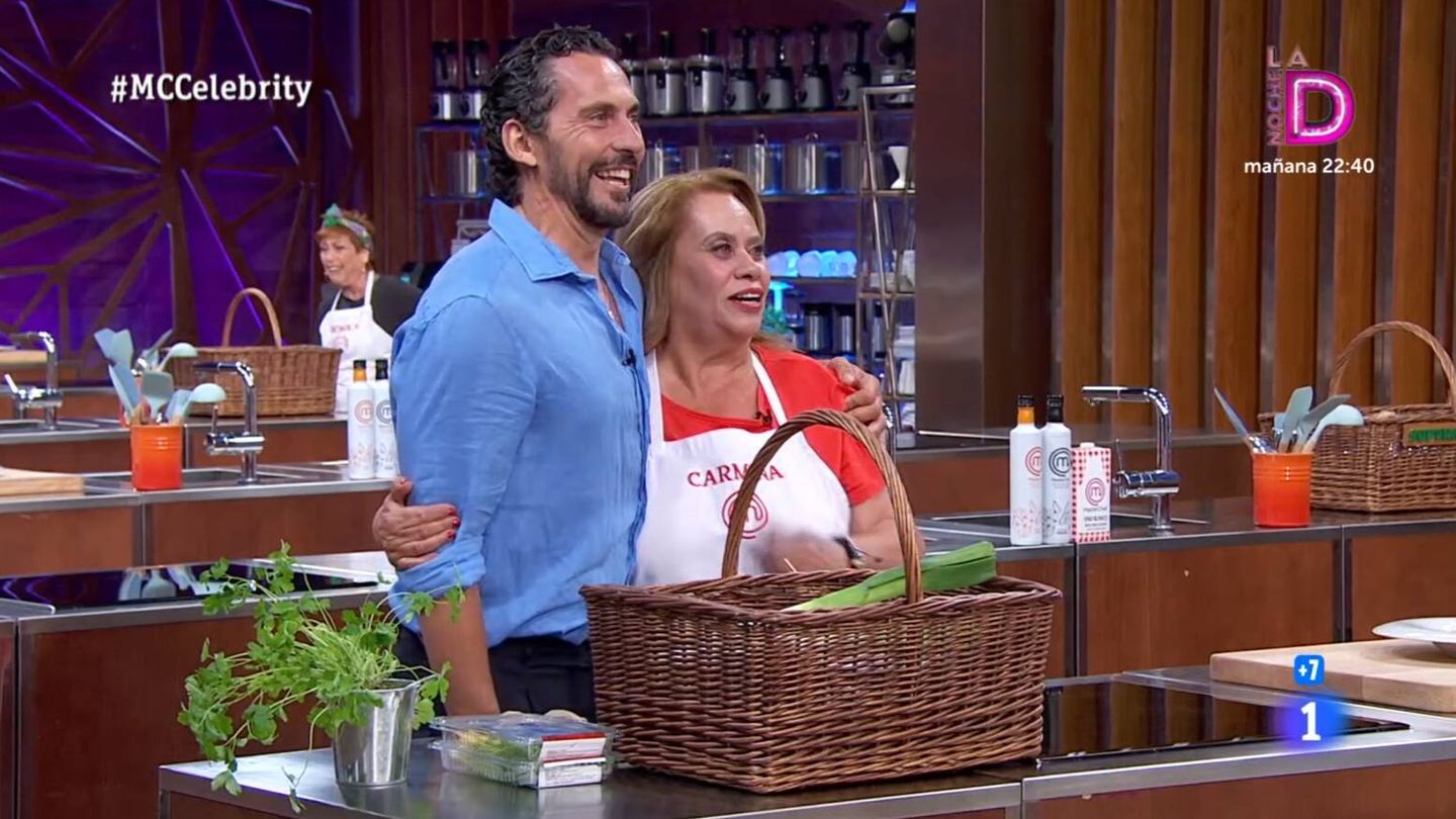Paco León y Carmina Barrios, en 'Masterchef Celebrity'. (TVE)