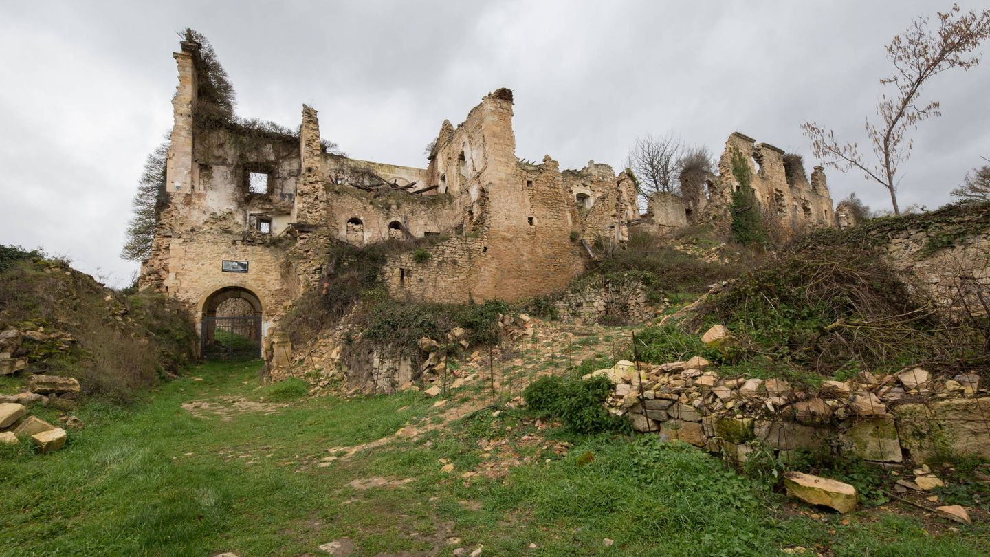 Solo queda el esqueleto del que fue uno de los monasterios más influyentes del norte de España. (D. B.)