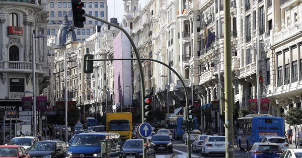 Foto: Imagen de la Gran Vía de Madrid, una de las arterias principales de la capital. (EFE)