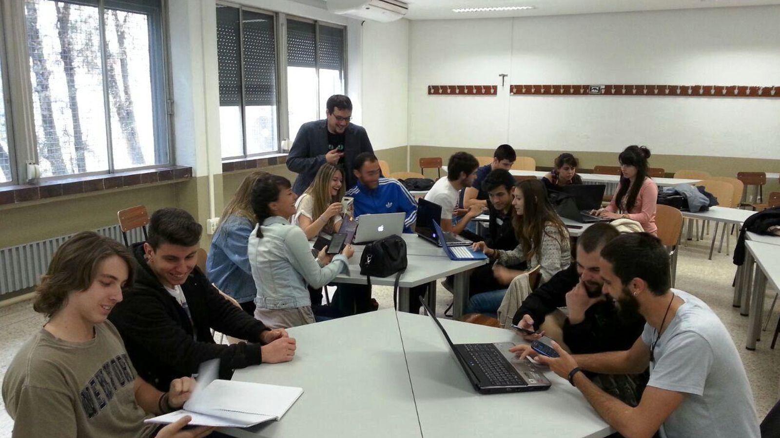 Foto: Imagen de varios alumnos del título de especialización (www.telefonica.com)
