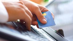 Black Friday y Navidad: el peligro de pagar con tarjeta que puede encarecer tus compras casi un 30%