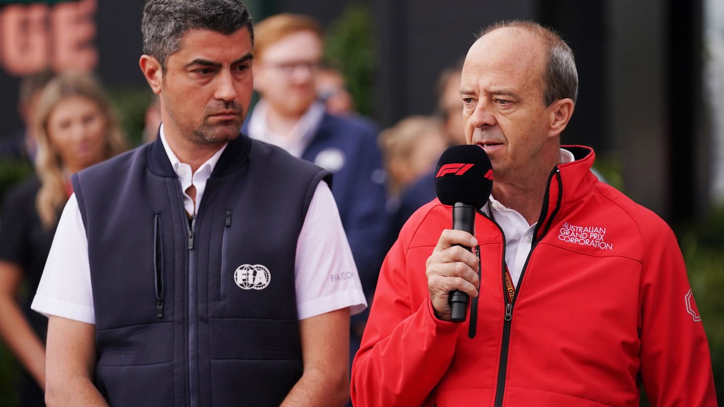 Michael Masi (izquierda) también ha sido centro de grandes polémicas, pero Villadelprat pide más apoyo para su función por parte de la FIA