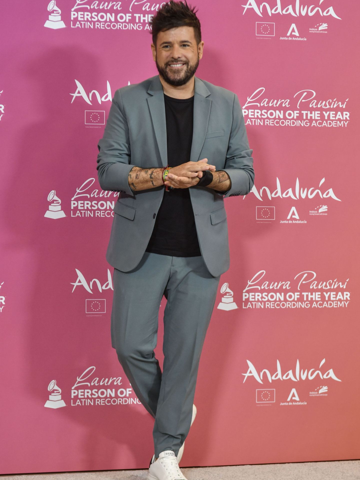 Pablo López en la alfombra roja de la gala Person of the Year de los Latin Grammy. (EFE/Raúl Caro) 