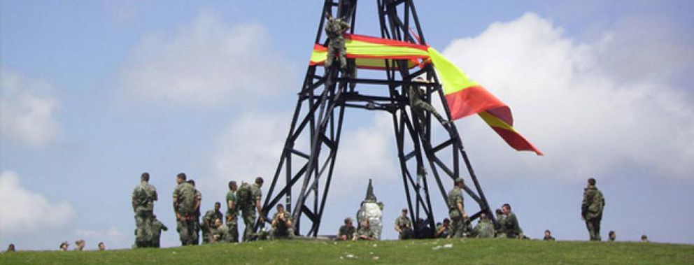 Foto: Defensa irrita al PNV por el despliegue del Ejército 
y la bandera española en suelo vasco