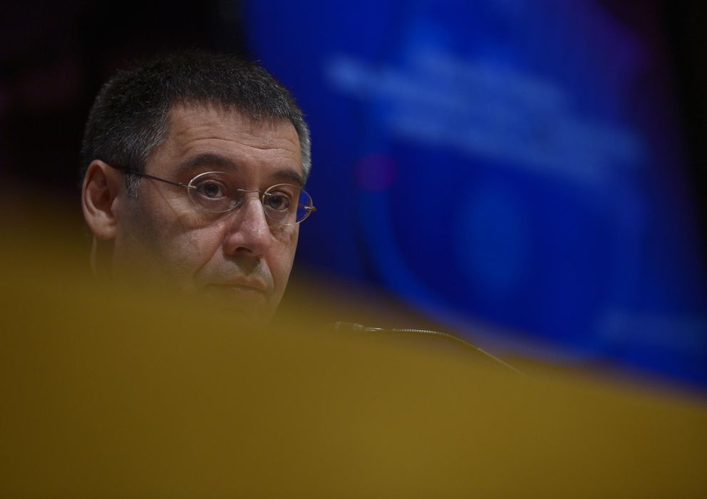 Foto: Bartomeu durante la rueda de prensa sobre la sanción de la FIFA (GTres).